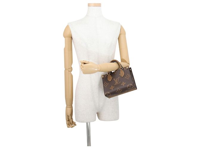 Borsa Louis Vuitton Monogram Reverse OnTheGo BB - vista 4
