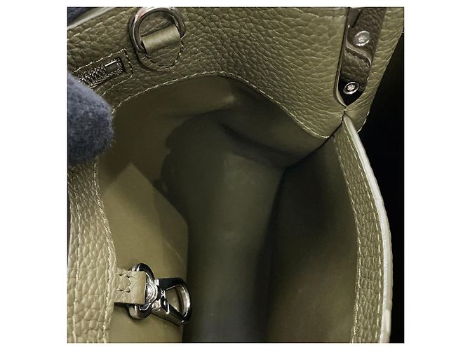 Bolso Louis Vuitton Capucines BB - vista 10