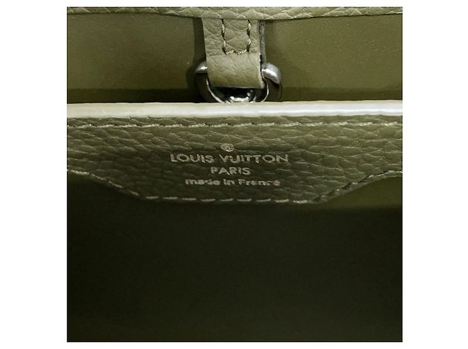 Bolso Louis Vuitton Capucines BB - vista 17