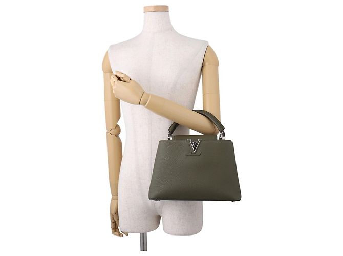 Bolso Louis Vuitton Capucines BB - vista 4