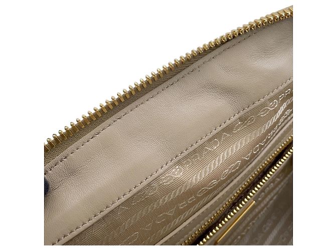 Prada Re-Edition 1978 Medium Handtasche aus Nylon und Leder - Ansicht 9