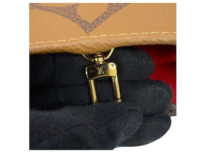 Bolso de hombro Louis Vuitton Monogram Reverse Giant OnTheGo GM - vista 12
