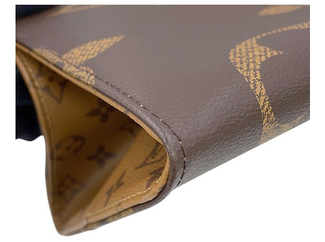 Bolso de hombro Louis Vuitton Monogram Reverse Giant OnTheGo GM - vista 7