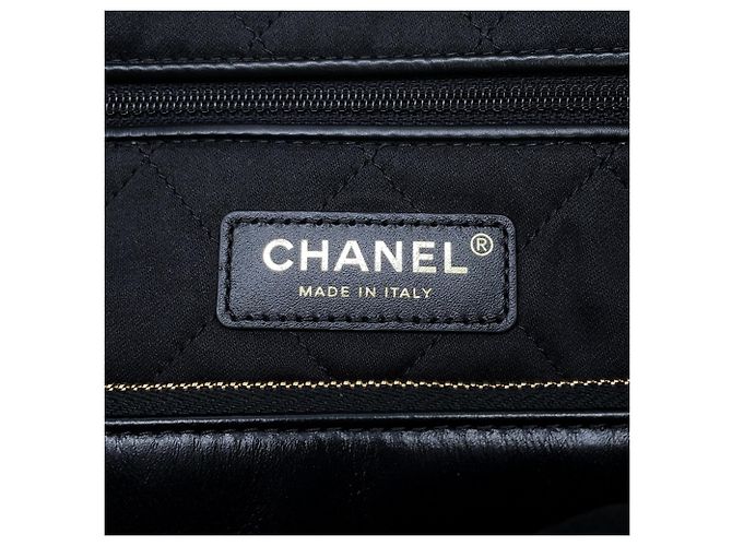 Borsa Chanel 22 Matelassé Small in pelle di vitello lucida - vista 11