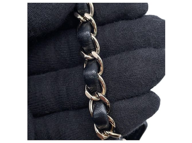 Chanel Matelassé Schultertasche mit Kette - Ansicht 11