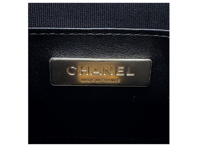 Chanel Matelassé Schultertasche mit Kette - Ansicht 12