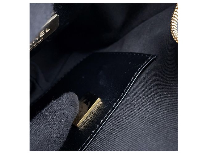 Chanel Matelassé Schultertasche mit Kette - Ansicht 6