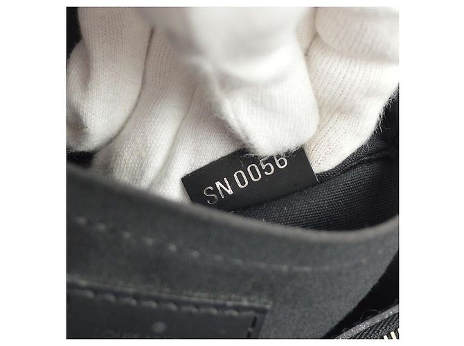 Louis Vuitton Passy Epi Leather GM - vue 5