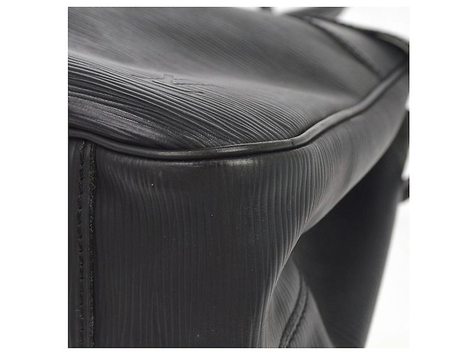 Louis Vuitton Passy Epi Leather GM - vue 7