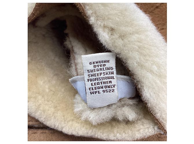 UGG Shearling-Handschuhe aus braunem Leder mit Logo-Plakette - Ansicht 4