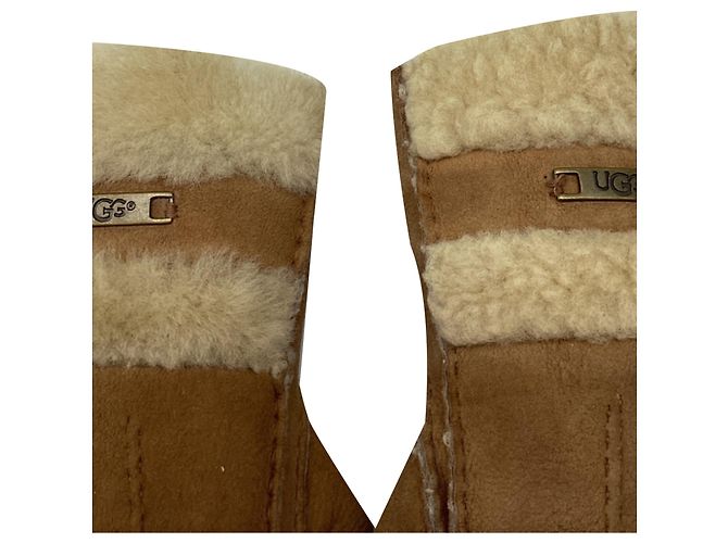 UGG Shearling-Handschuhe aus braunem Leder mit Logo-Plakette - Ansicht 8