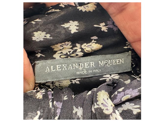 Alexander McQueen Bluse mit drapiertem Vorderteil in schwarzem Blumenprint aus schwarzem Polyester - Ansicht 4