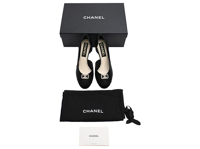 Timeless Chanel CC D'Orsay Pumps aus schwarzem Satin - Ansicht 10