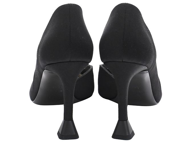 Timeless Chanel CC D'Orsay Pumps aus schwarzem Satin - Ansicht 3