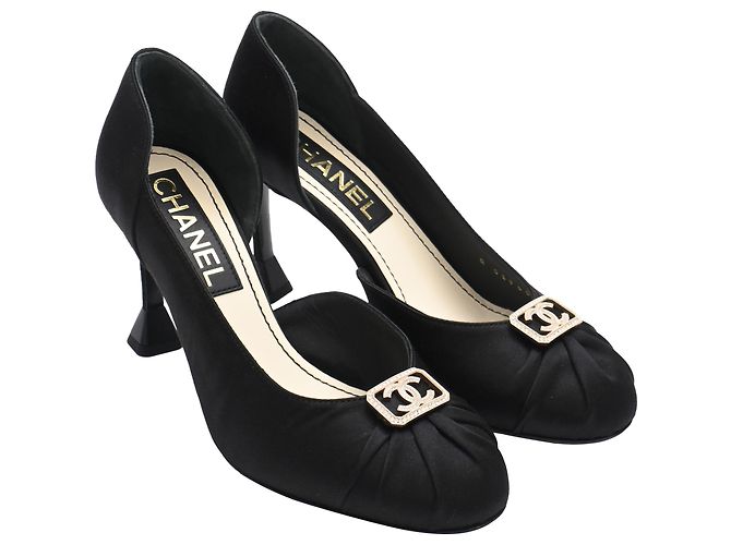 Timeless Chanel CC D'Orsay Pumps aus schwarzem Satin - Ansicht 4