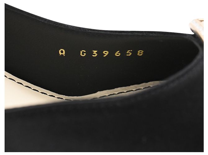 Timeless Chanel CC D'Orsay Pumps aus schwarzem Satin - Ansicht 9