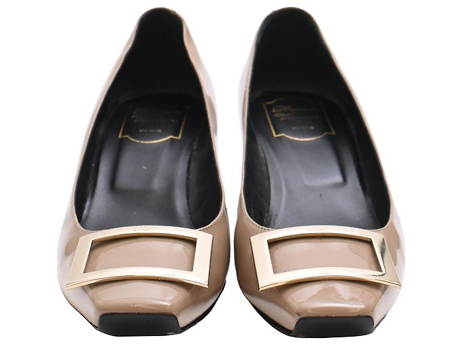 Roger Vivier Trompette Pumps aus beigem Lackleder - Ansicht 2