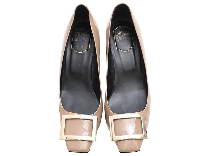 Roger Vivier Trompette Pumps aus beigem Lackleder - Ansicht 5
