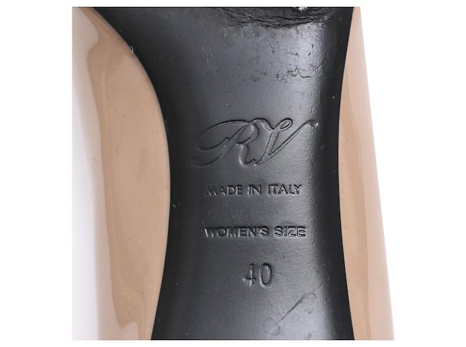 Roger Vivier Trompette Pumps aus beigem Lackleder - Ansicht 7