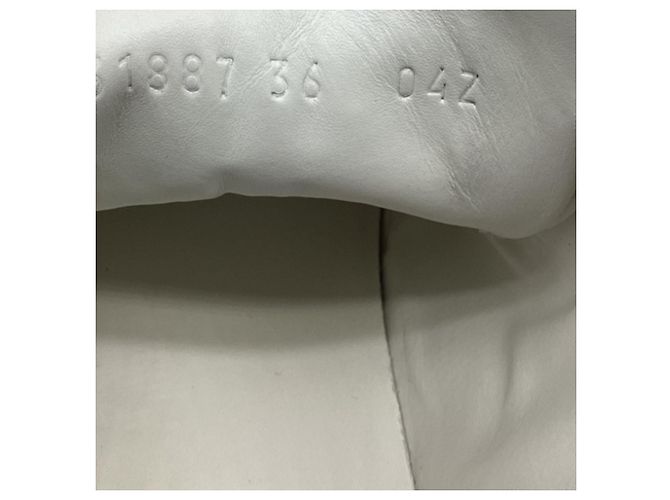 Baskets basses Gucci en cuir blanc - vue 10