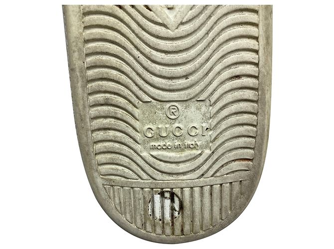 Baskets basses Gucci en cuir blanc - vue 11