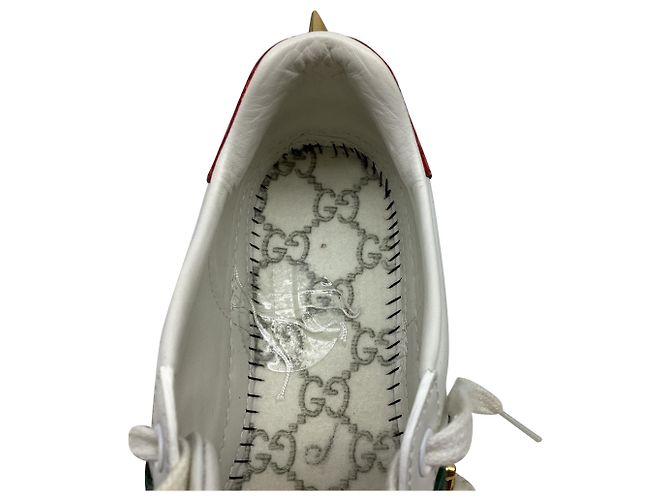 Baskets basses Gucci en cuir blanc - vue 9