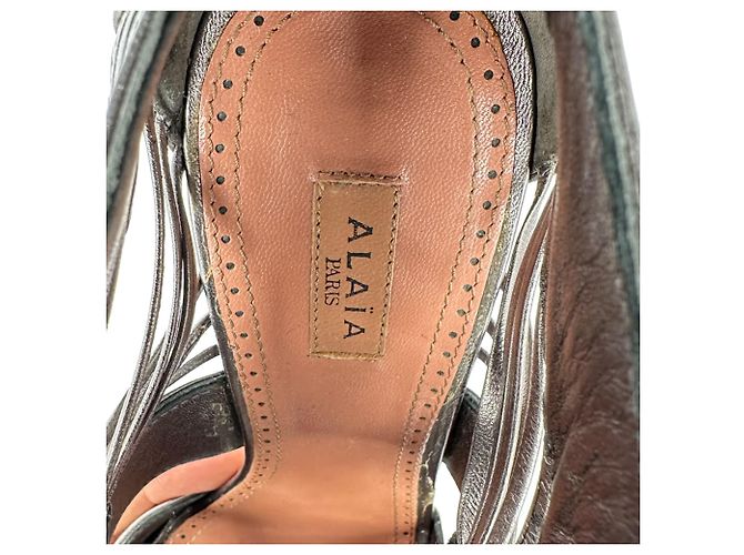 Alaïa Cage Wave Stiletto aus silbernem Leder - Ansicht 10