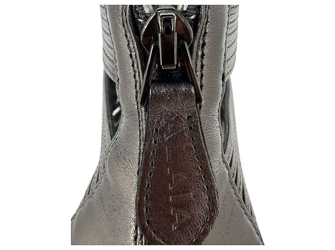 Alaïa Cage Wave Stiletto aus silbernem Leder - Ansicht 12
