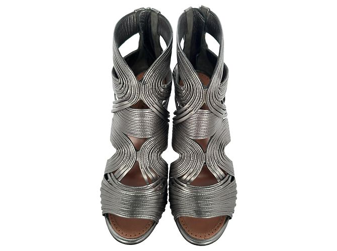 Alaïa Cage Wave Stiletto aus silbernem Leder - Ansicht 3