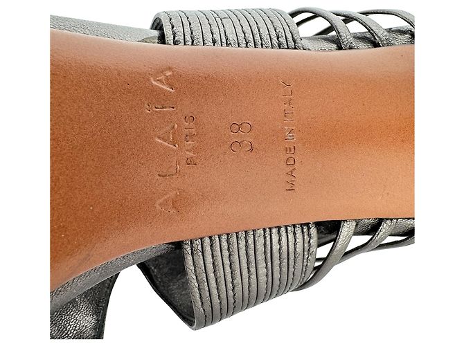 Alaïa Cage Wave Stiletto aus silbernem Leder - Ansicht 8