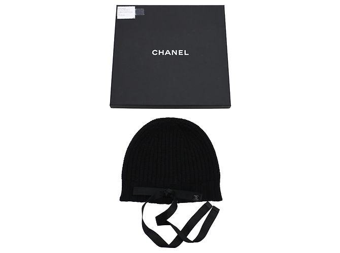 Timeless Chanel CC Beanie mit Schleifendetail aus schwarzem Kaschmir - Ansicht 5