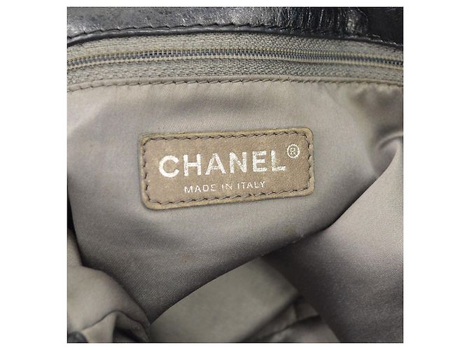 Chanel Rodeo Drive Hobo aus perforiertem Leder Medium - Ansicht 4