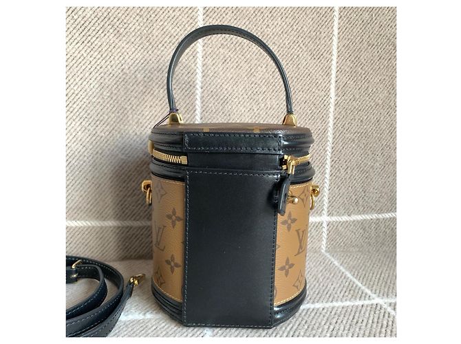 Louis Vuitton Bucket of Wealth - vista 2
