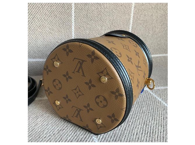 Louis Vuitton Bucket of Wealth - vista 5