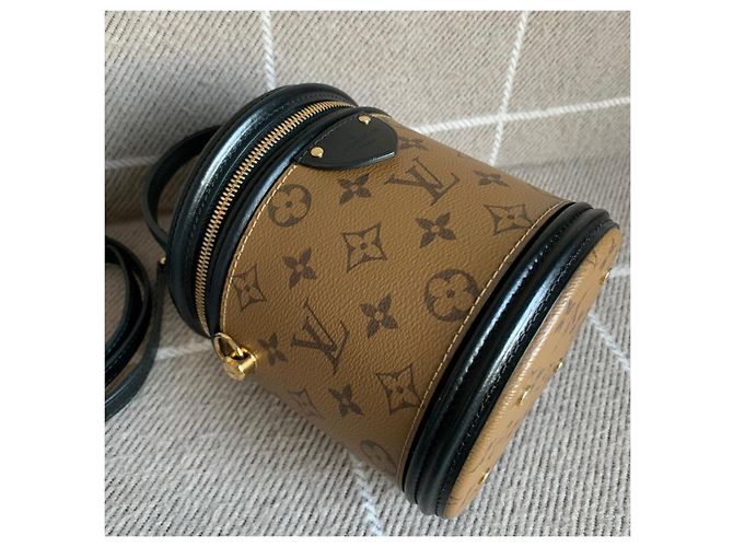 Louis Vuitton Bucket of Wealth - vista 6