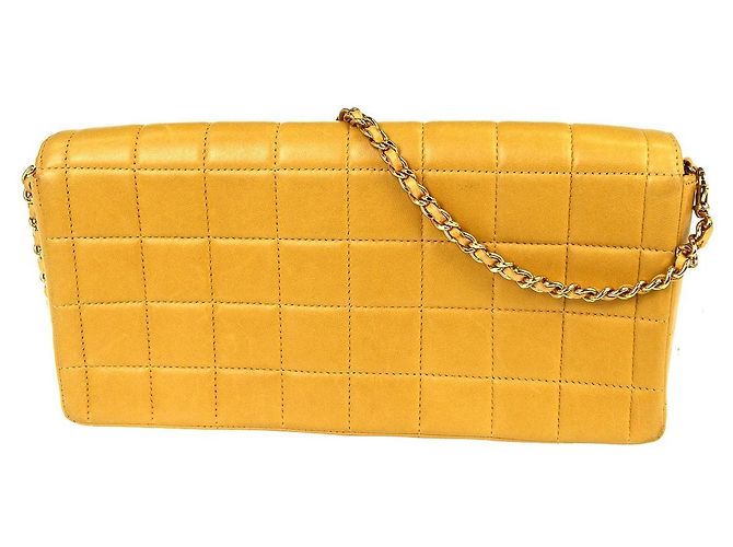 Chanel Chocolate Bar Flap Quilted Lambskin East West - vista 2