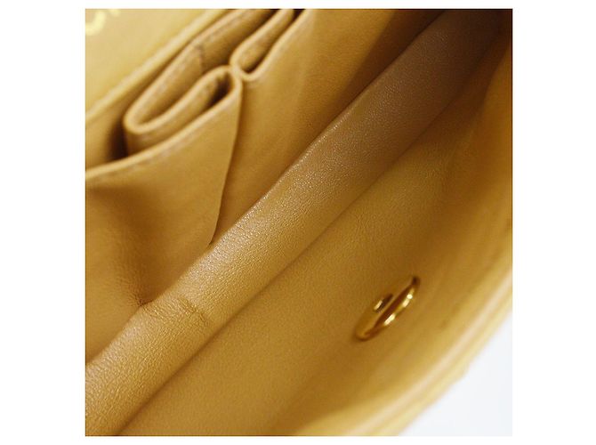 Chanel Chocolate Bar Flap Quilted Lambskin East West - vista 3