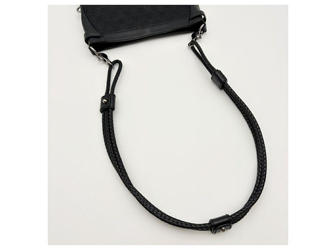 Gucci Schultertasche aus schwarzem GG Canvas - Ansicht 7