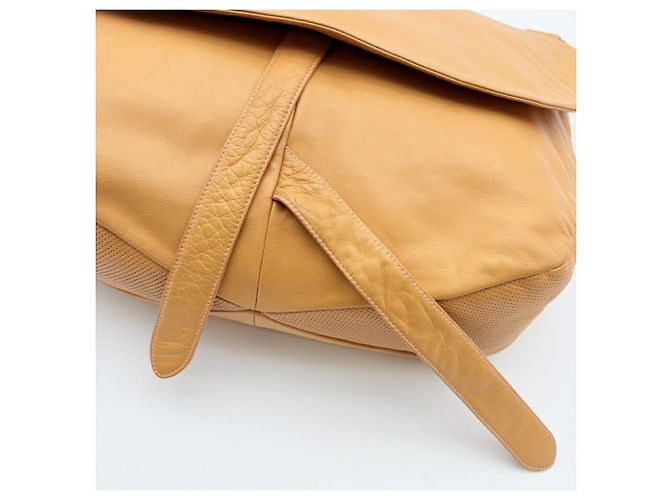 Borsa a tracolla in pelle traforata Anagram Loewe in Camel - vista 10