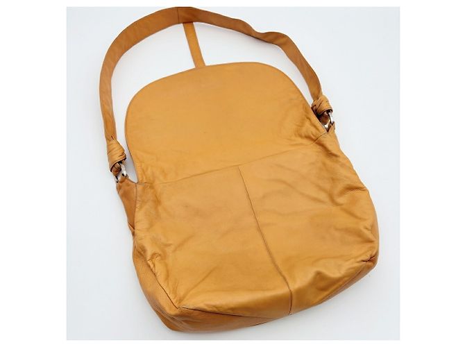 Borsa a tracolla in pelle traforata Anagram Loewe in Camel - vista 14