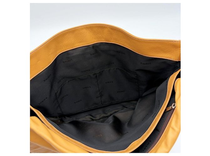 Borsa a tracolla in pelle traforata Anagram Loewe in Camel - vista 18