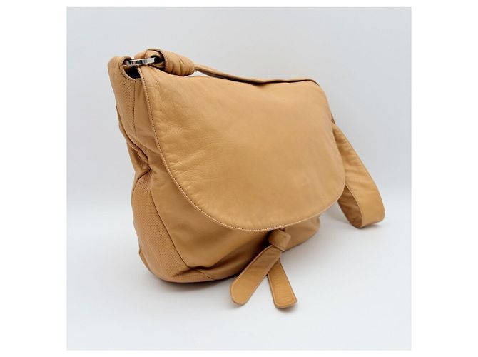 Borsa a tracolla in pelle traforata Anagram Loewe in Camel - vista 3