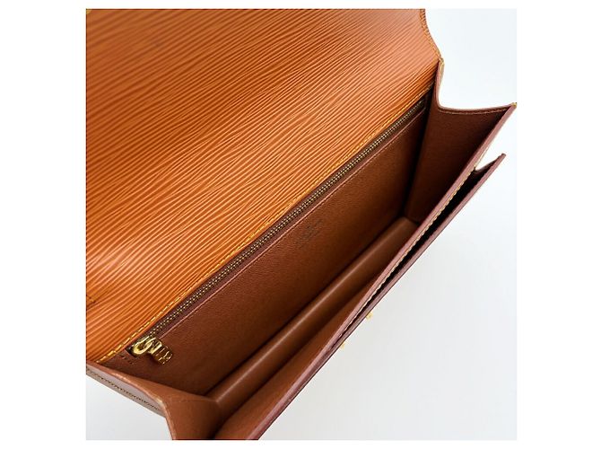 Pochette Louis Vuitton da uomo in pelle Epi dorata - vista 15