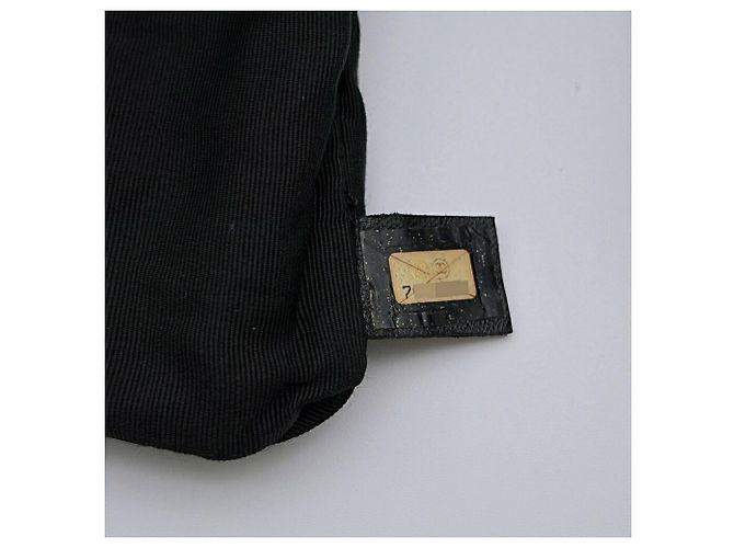 Bolso de hombro Chanel de piel de cordero negra - vista 18