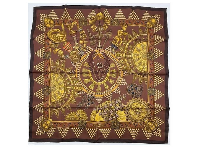 Hermès Pañuelo de seda Hermes Carre 90 en marrón y dorado - vista 2