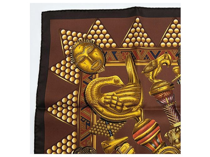 Hermès Pañuelo de seda Hermes Carre 90 en marrón y dorado - vista 7