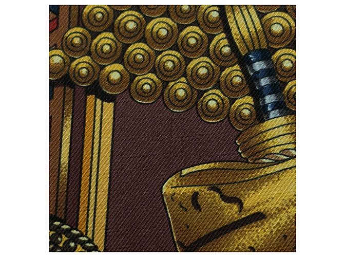 Hermès Pañuelo de seda Hermes Carre 90 en marrón y dorado - vista 9