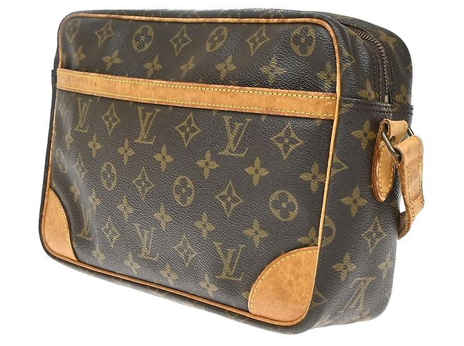 Louis Vuitton Trocadero Monogram Canvas 30 - vue 3