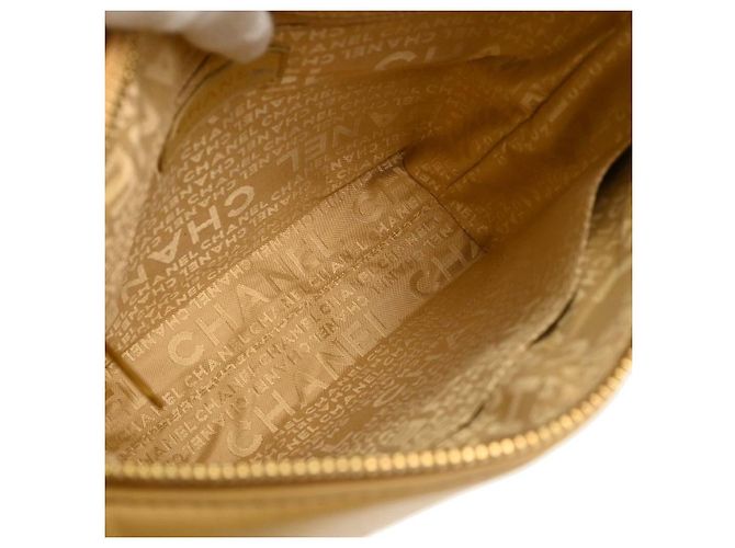 Chanel Chocolate Bar CC Quilted Leather North South - vista 3