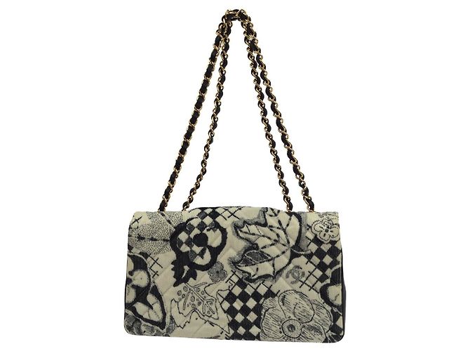 Lenço Chanel Edição Limitada Flap Printed Silk and Leather Medium - vista 2
